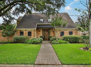 12530 Meadow Lake Dr, Houston, TX 77077