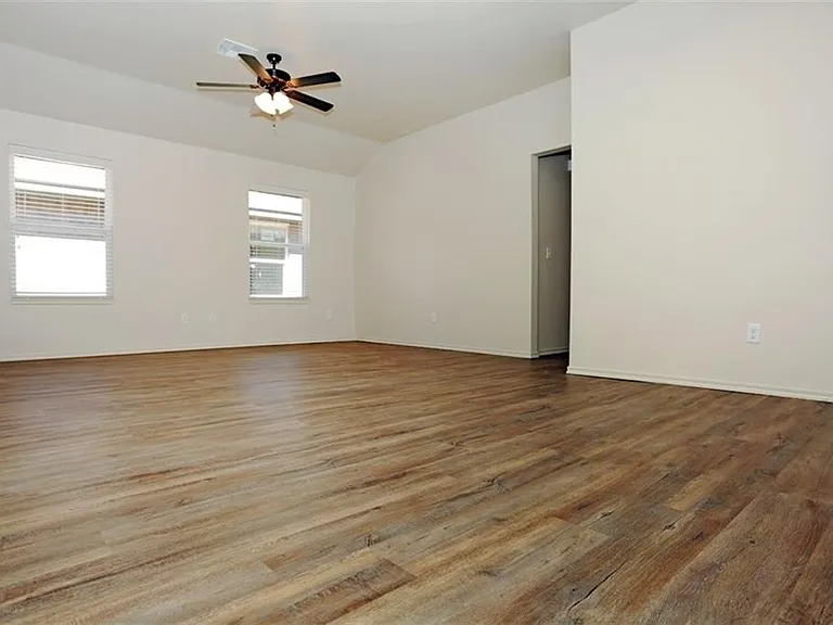433 Chalk Hill Ct — Photo 6