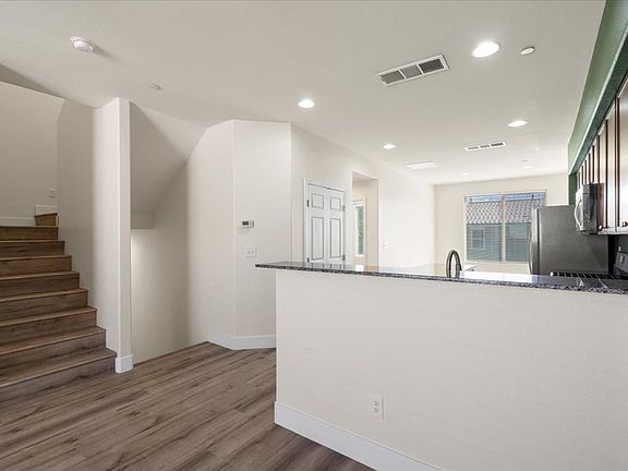 5th image of 4563 Townwall St N