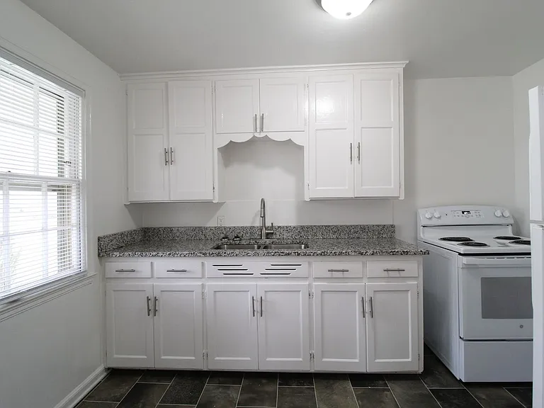 502 E Glendale St — Photo 4