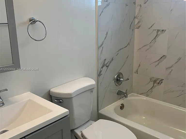 90 E 15th St #1 — Photo 5
