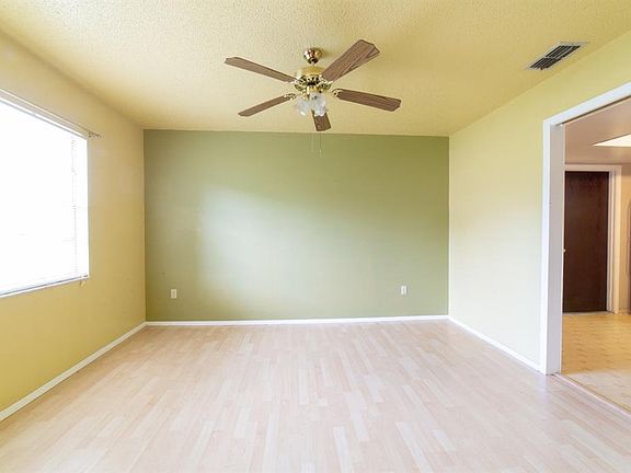 3rd image of 1257 Gladstone Dr