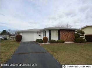 7 Lowell Ct, Brick, NJ 08724