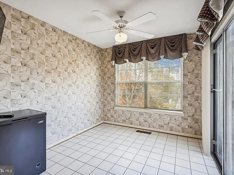 2409 Simpkins Farm Dr — Photo 17