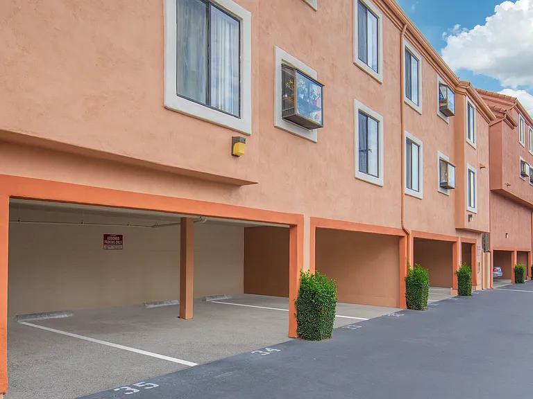 Portofino Apartments — Photo 9