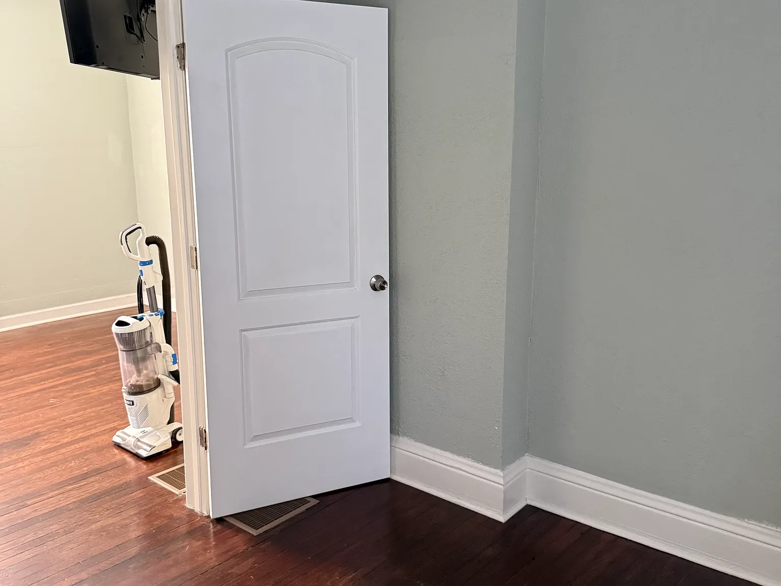 3 bed, 860 sqft, $1,300 — Photo 3