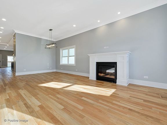 4th image of 4024 W Belle Plaine Ave
