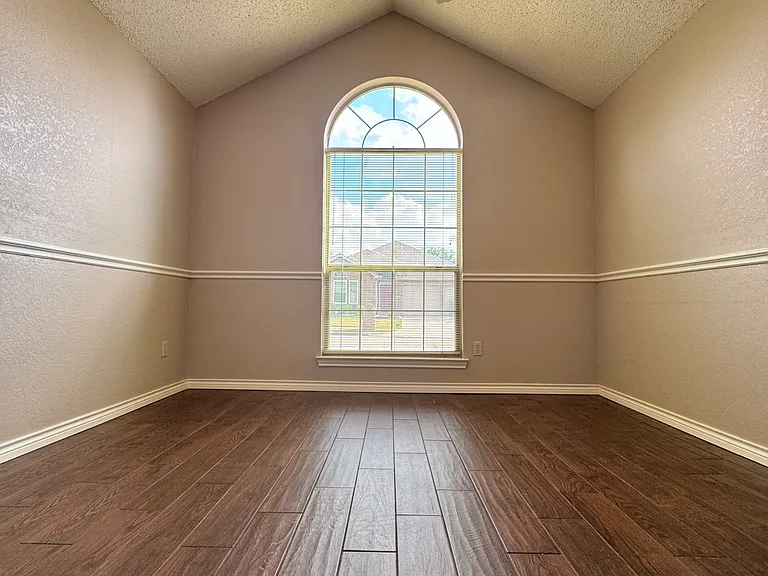 1913 Pine Ridge Dr — Photo 14