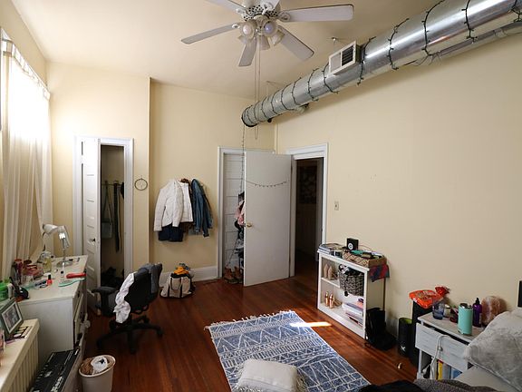 3rd image of 1210 W Franklin St #B