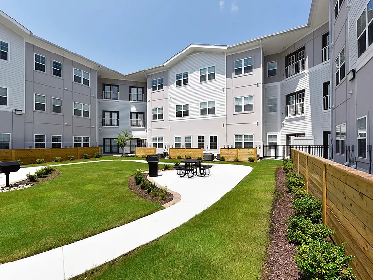 Lofts at Hillson — Photo 9