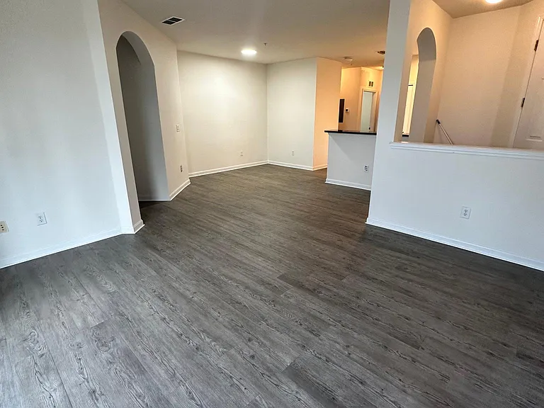 405 La Travesia Flora St #101 — Photo 11