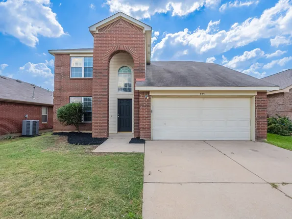 525 Pineview Ln, Fort Worth, TX 76140