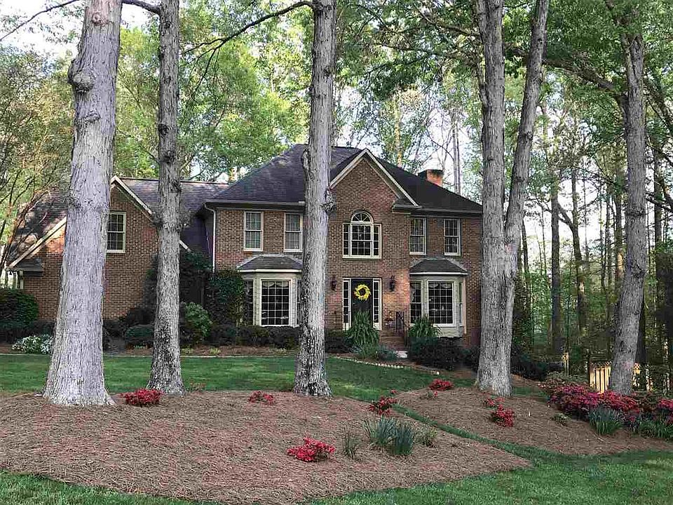 1st image of 305 Thornhill Dr
