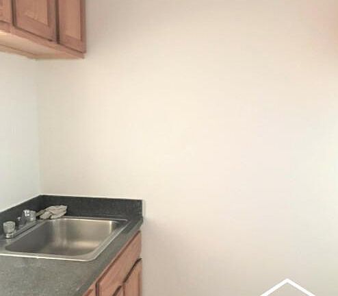 2nd image of 6830 N Sheridan Rd APT 463