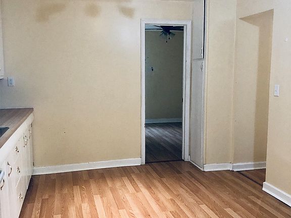 3rd image of 3520 S Park Ave