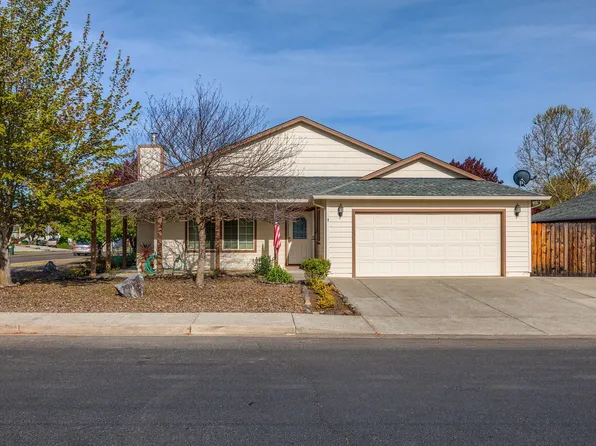 9 Chantrell Ct, Eagle Pt, OR 97524