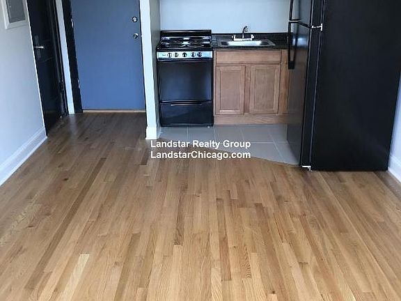 3rd image of 1023 W Argyle St APT 305