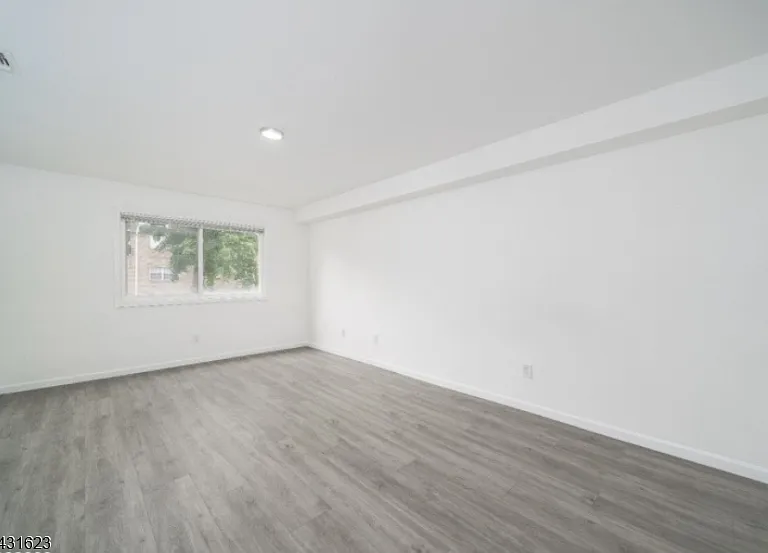 392 College Dr — Photo 8
