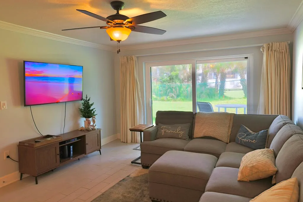 3 bed, 1464 sqft, $5,700 — Photo 1