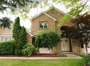 2073 Dell Rose Dr, Bloomfield Hills, MI