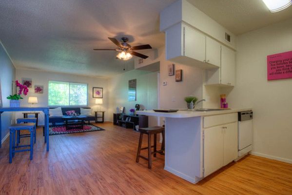 2nd image of 401 W 39th St APT 202