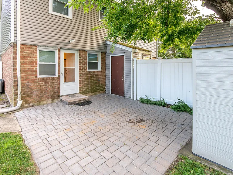 72 Tudor Ln — Photo 5