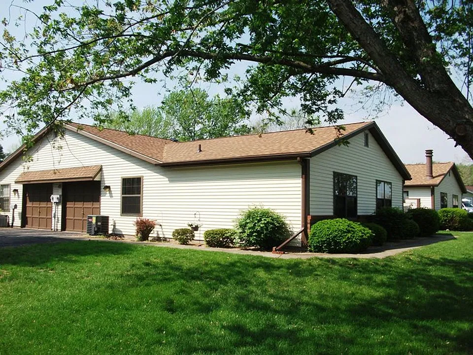 631 E Waterloo Ct