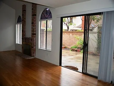 16716 Picadilly Ln — Photo 2