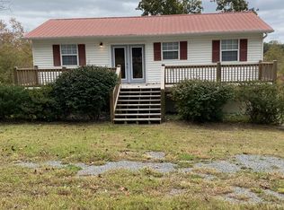 400 Hilltop Rd, Red Boiling Springs, TN 37150