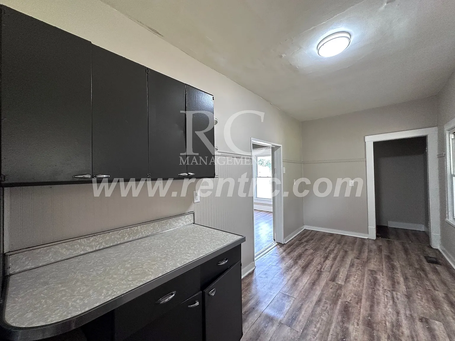 3 bed, 1150 sqft, $895 — Photo 3