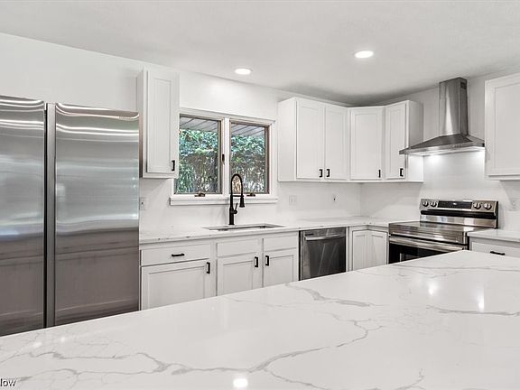 4th image of 27099 Driscoll Ln