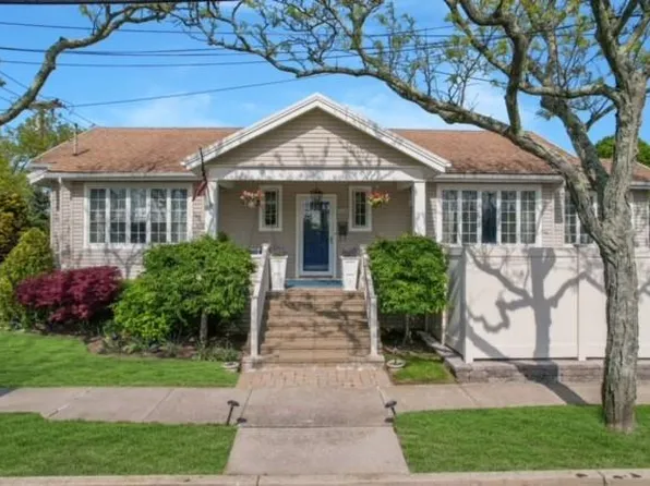 350 Beach 147th St, Far Rockaway, NY 11694