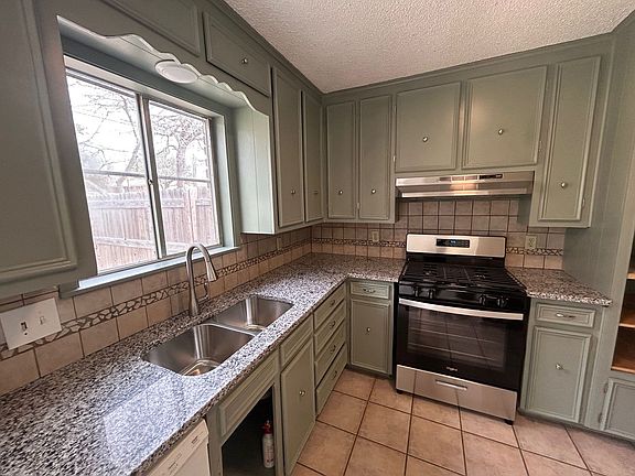 4th image of 801 Estates Dr