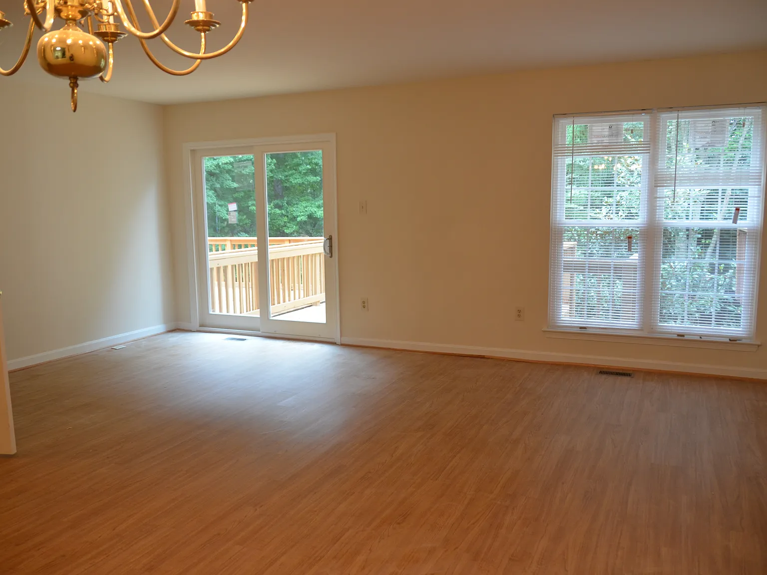 4 bed, 3.5 bath, 2100 sqft, $2,700 — Photo 2