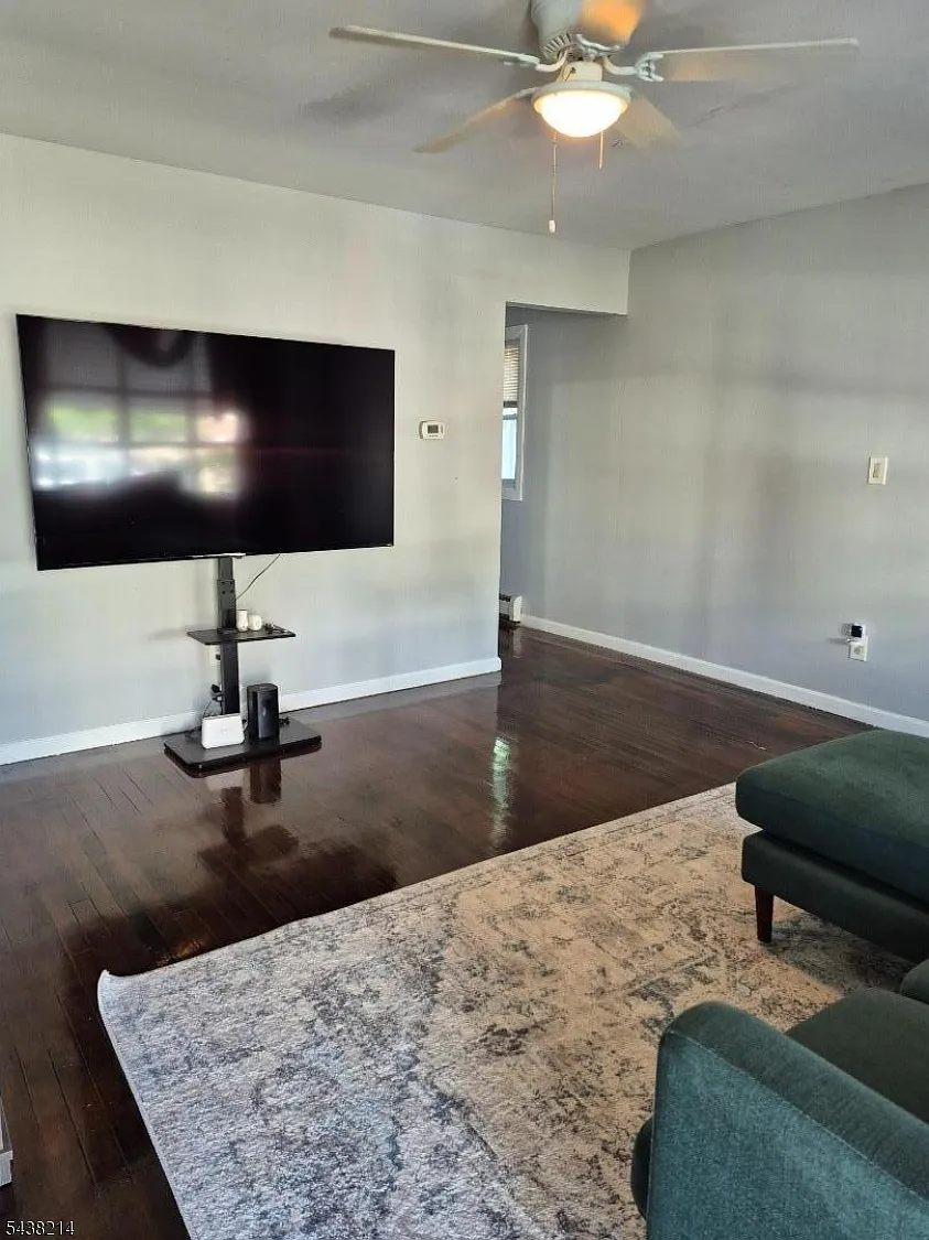 3 bed, 1.5 bath, $2,700 — Photo 2