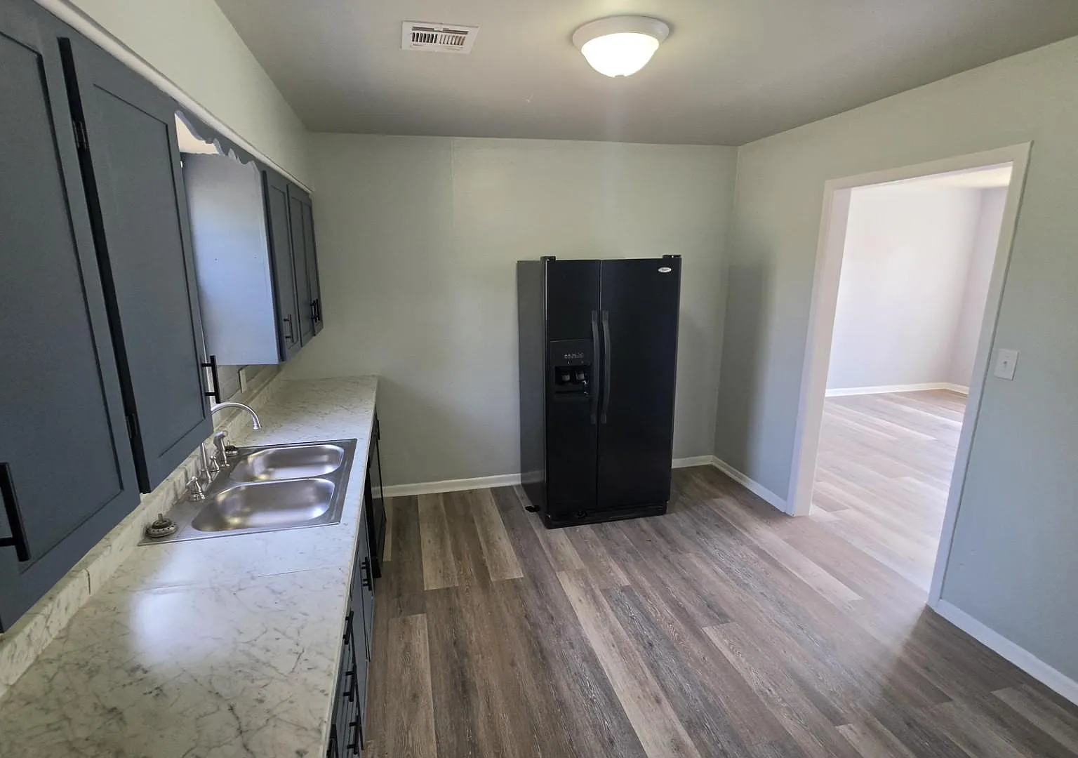 1618 E Avenue G — Photo 3