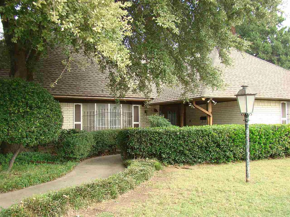 1st image of 306 NW Tanglewood Cir