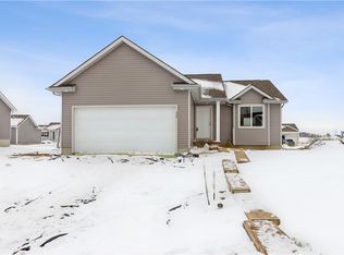 925 36th St SW, Bondurant, IA 50035