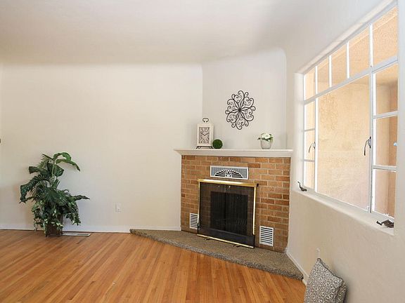 3rd image of 1426 Manzano St NE