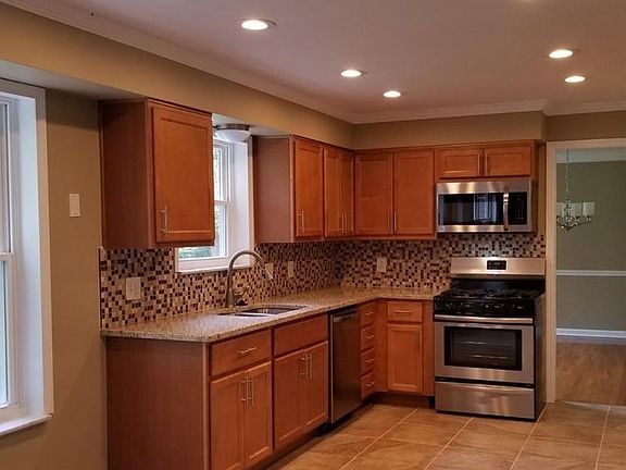 2nd image of 723 Woodfield Dr