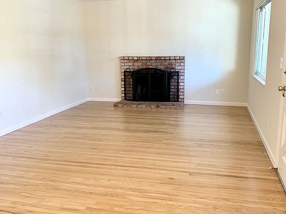 3rd image of 1159 Crestline Dr
