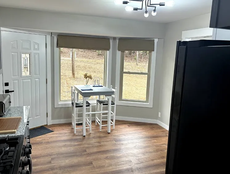 Breakfast Nook with door to deck