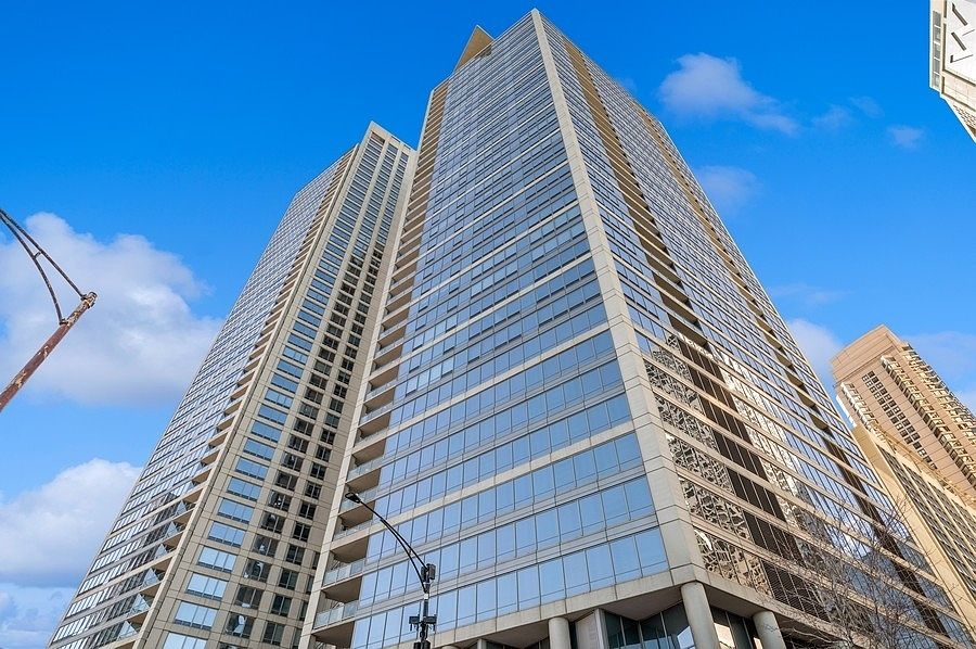 1st image of 600 N Lake Shore Dr APT 1307