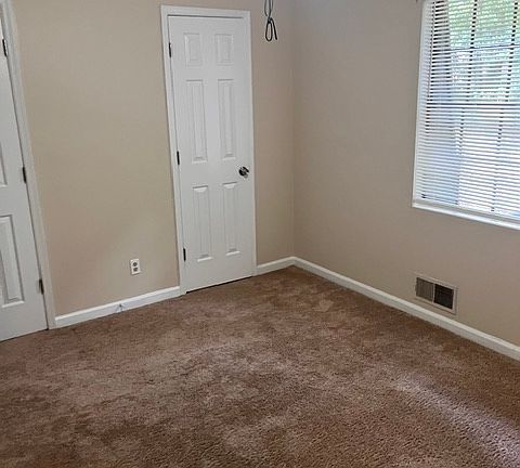 4th image of 140 Hunters Ln APT B