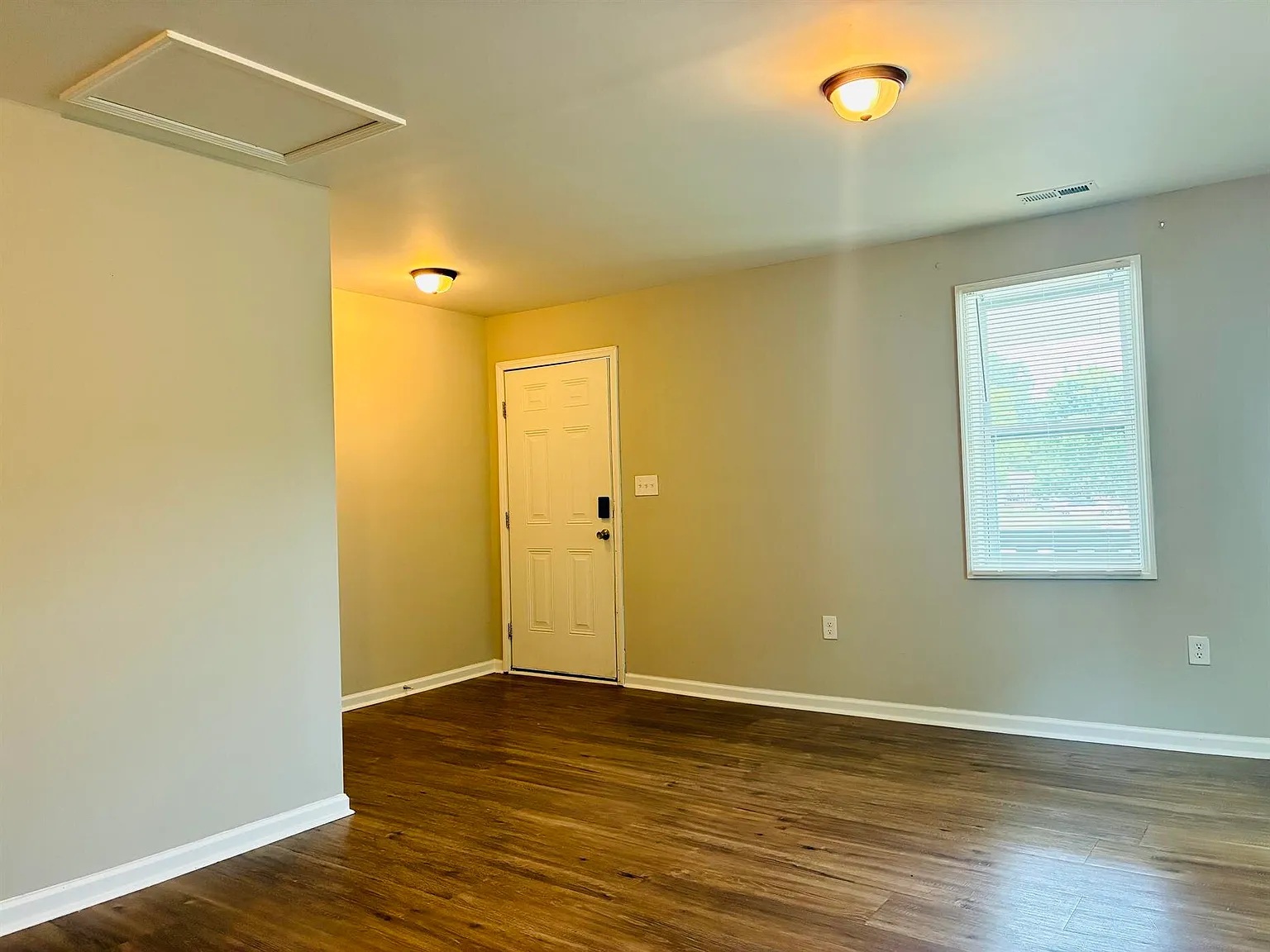 407 Gardner St — Photo 2