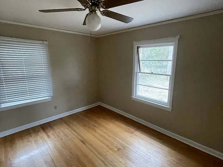 1430 Beaumont Dr — Photo 7