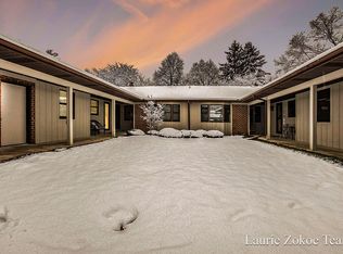 240 Bona Vista Dr NW, Grand Rapids, MI 49504
