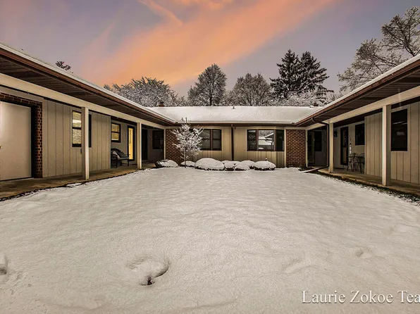 240 Bona Vista Dr NW, Grand Rapids, MI 49504