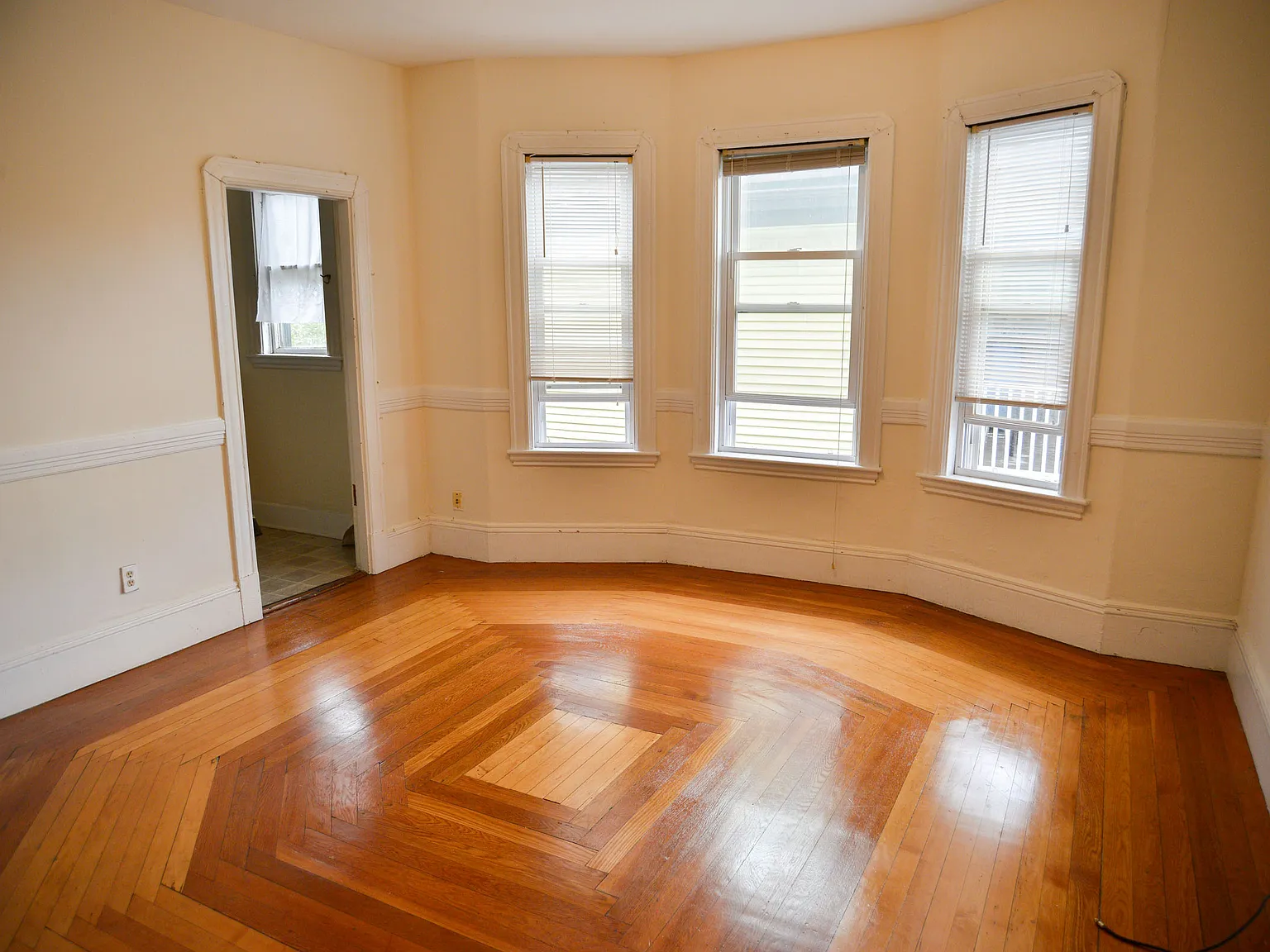 539 Washington St — Photo 4
