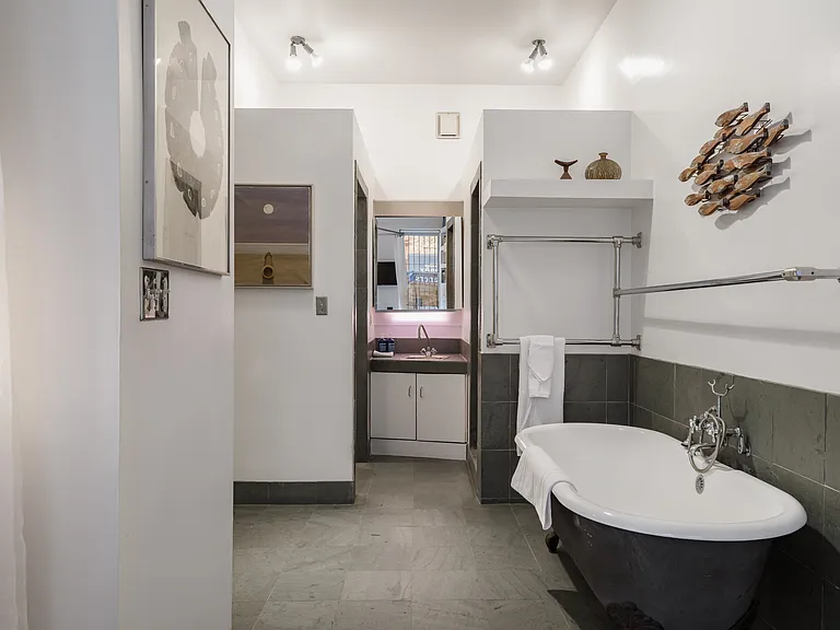 456 W 49th St #1 — Photo 31